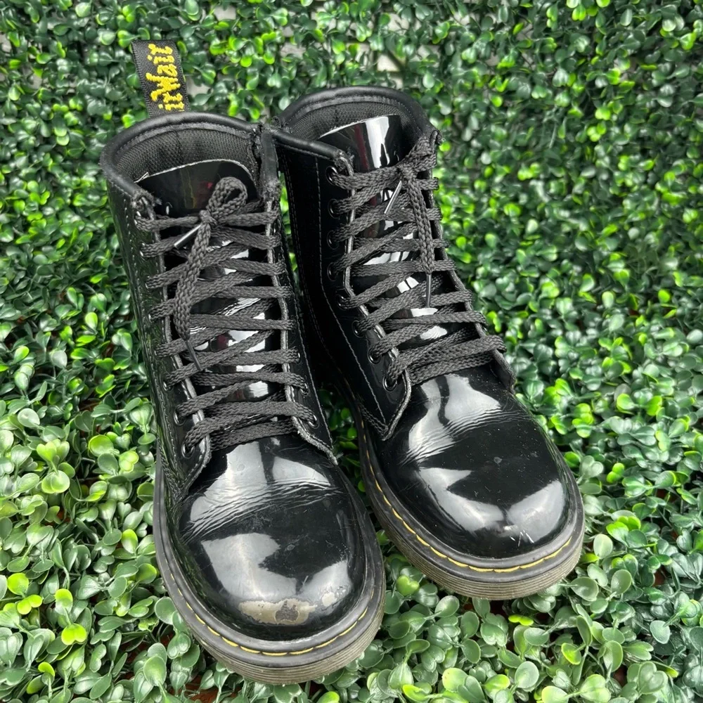 DR.MARTENS 1460 LACE UP BOOTS SIZE 2 KIDS